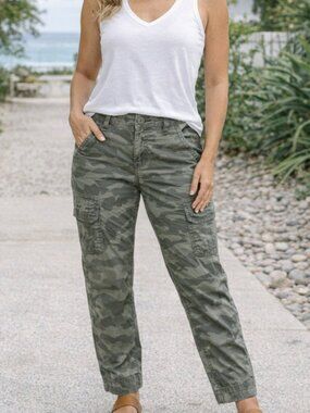 Democracy Women’s Camo Cargo Pants Size 8 – Trendy Utility Style, AB Technology